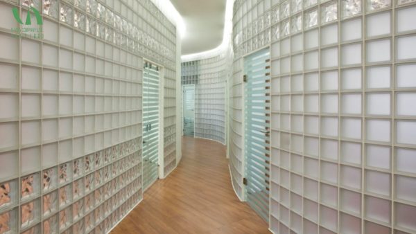 Gạch kính lấy sáng ứng dụng làm vách ngăn