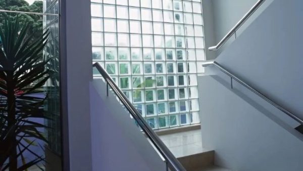 Gạch kính lấy sáng ứng dụng làm ô lấy sáng