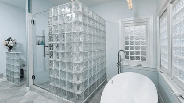 Gạch kính lấy sáng ứng dụng làm phòng tắm