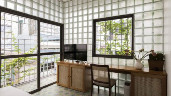 Gạch kính cho phòng khách lấy sáng tự nhiên