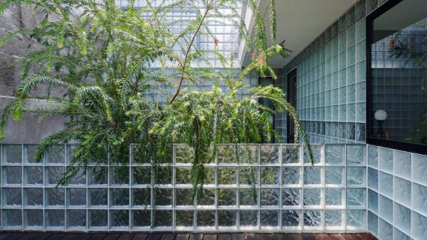Phối màu gạch kính phù hợp với không gian