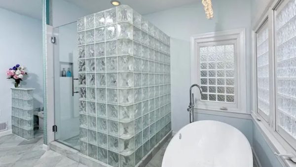 Ứng dụng gạch kính trang trí nhà tắm để trang trí
