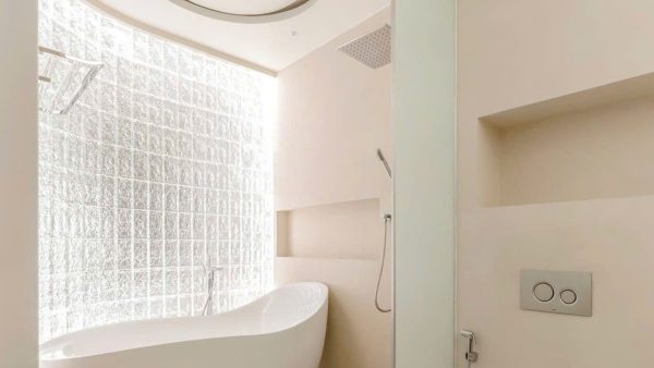 Gạch kính bị mờ theo thời gian dài