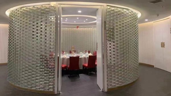 Gạch kính uốn cong được trang trí trong nhà hoặc nơi làm việc