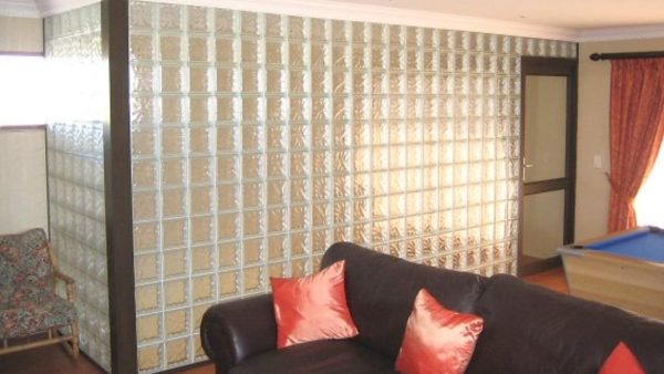 Vệ sinh gạch kính cần chuẩn bị 