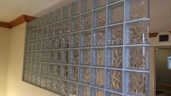 Các bước vệ sinh gạch kính đơn giản
