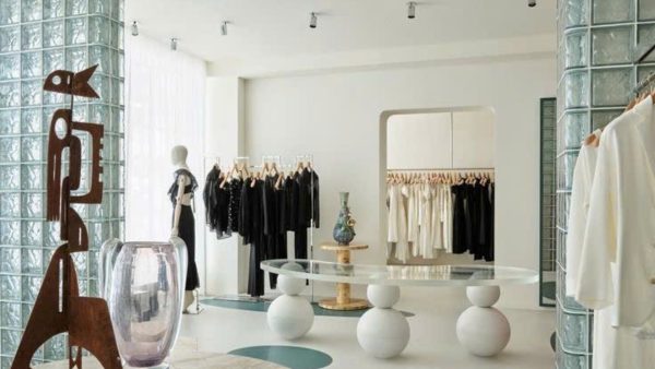 Ưu điểm khi sử dụng gạch kính cho shop thời trang