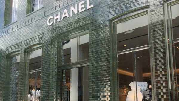 Gợi ý phối hợp gạch kính cho shop thời trang